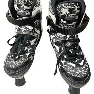 Adjustable Light Up Kids Roller Shoes - Black and White Size M (13-3)